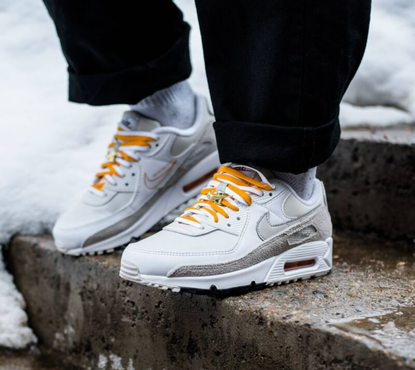 Giày Nike Wmns Air Max 90 SE 'First Use White University Gold' DA8709-100 - Ảnh 2
