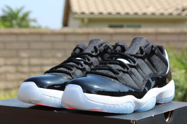 Giày Nike Air Jordan 11 Retro Low GS 'Infrared 23' 528896-023 - Ảnh 4