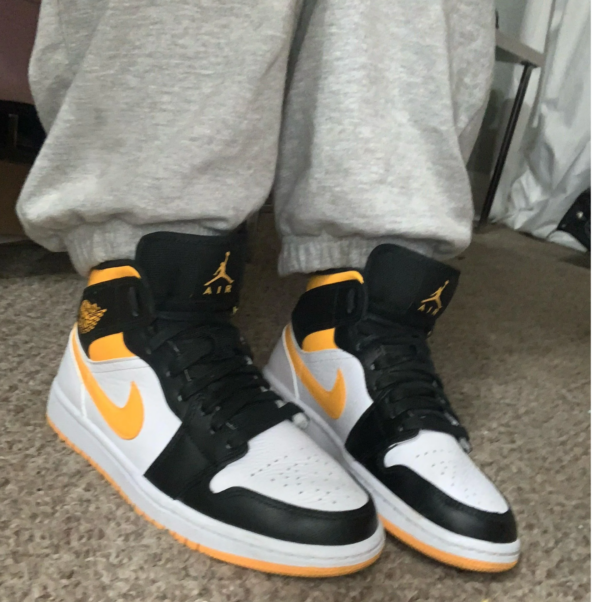 Giày Nike Air Jordan 1 Mid 'Laser Orange Black' CV5276-107 - Ảnh 3