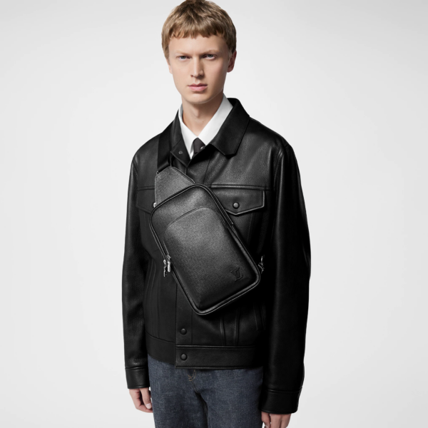 Tui Louis Vuitton Avenue Slingbag 'Black' M30863