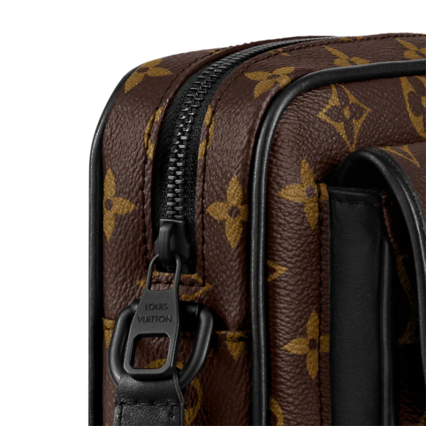 Túi Louis Vuitton Christopher Wearable Wallet M69404 - Ảnh 5