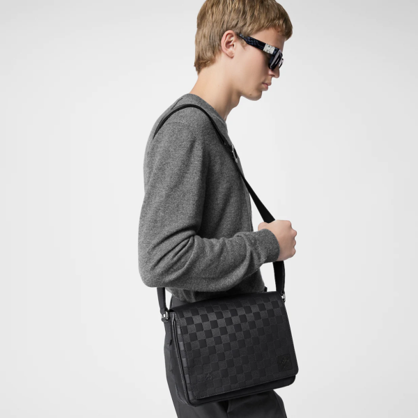 Tui Louis Vuitton District PM Messenger Bag 'Black' N42711