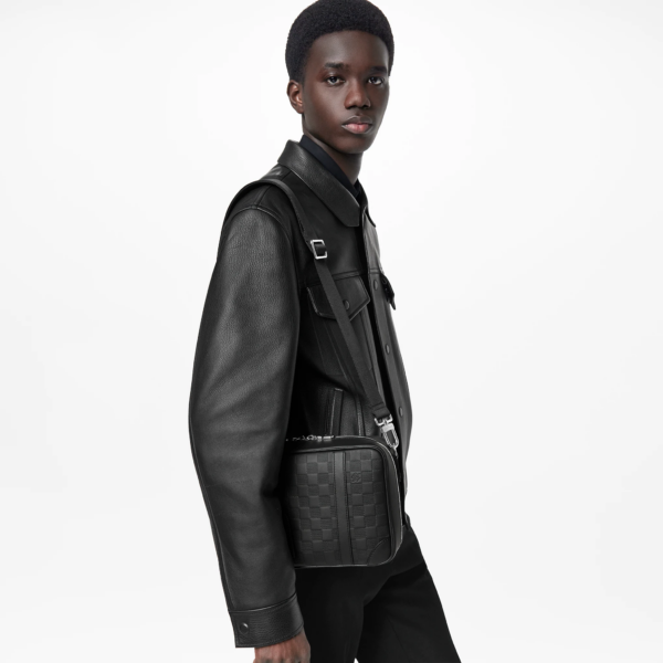 Tui Louis Vuitton Sirius Messenger 'Black' N45286