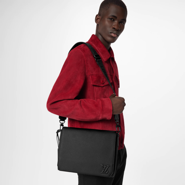 Tui Louis Vuitton Takeoff Messenger 'Black' M57080