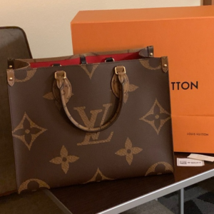 Alternative view of Túi Louis Vuitton OnTheGo MM M45321