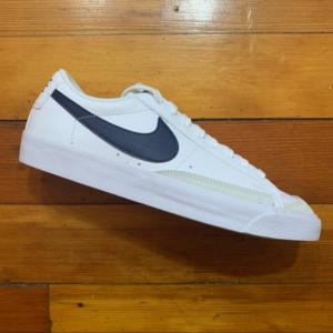 Alternative view of Giày Nike Blazer Low 77 GS 'White Midnight Navy' DA4074-100