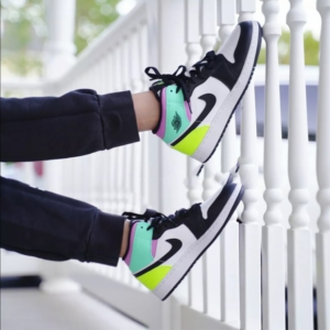 Alternative view of Giày Nike Air Jordan 1 Mid GS 'Pastel' 554725-175