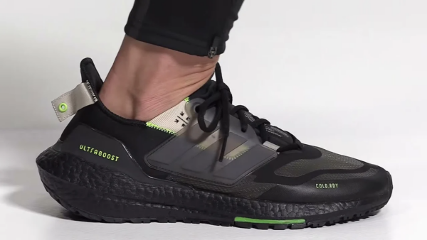 Giay Adidas UltraBoost 22 Cold.RDY 'Black Solar Yellow' GX8028