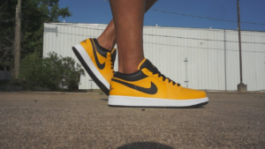 Alternative view of Giày Nike Air Jordan 1 Low GS 'University Gold Black' 553560-700