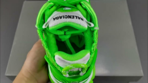 Giay Balenciaga Runner 'Green' 677403W3RBM3590