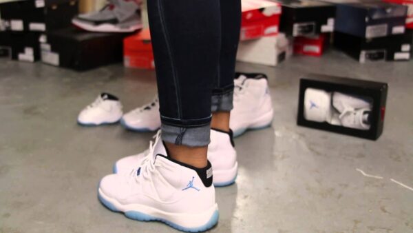 Giày Nike Air Jordan 11 BG 'Legend Blue' 378038-117 - Ảnh 2
