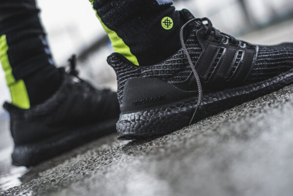 Giày Adidas UltraBoost 4.0 'Triple Black' F36641 - Ảnh 2