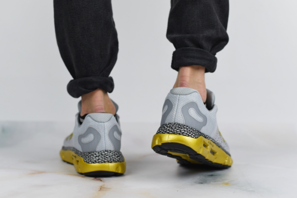 Giày Under Armour HOVR Infinite 2 'Grey Metallic Gold Luster' 3022587-108 - Ảnh 3
