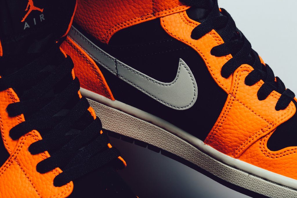 Giày Nike Air Jordan 1 Mid 'Black Cone' 554724-062 - Ảnh 6