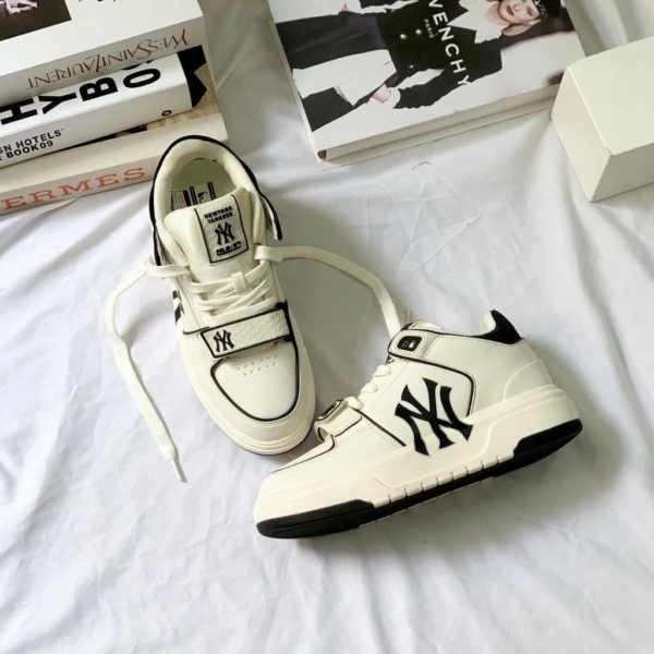 Giay MLB Chunky Mid Liner NY Yankees 'White Black' 3ASXLMB3N-50BKS