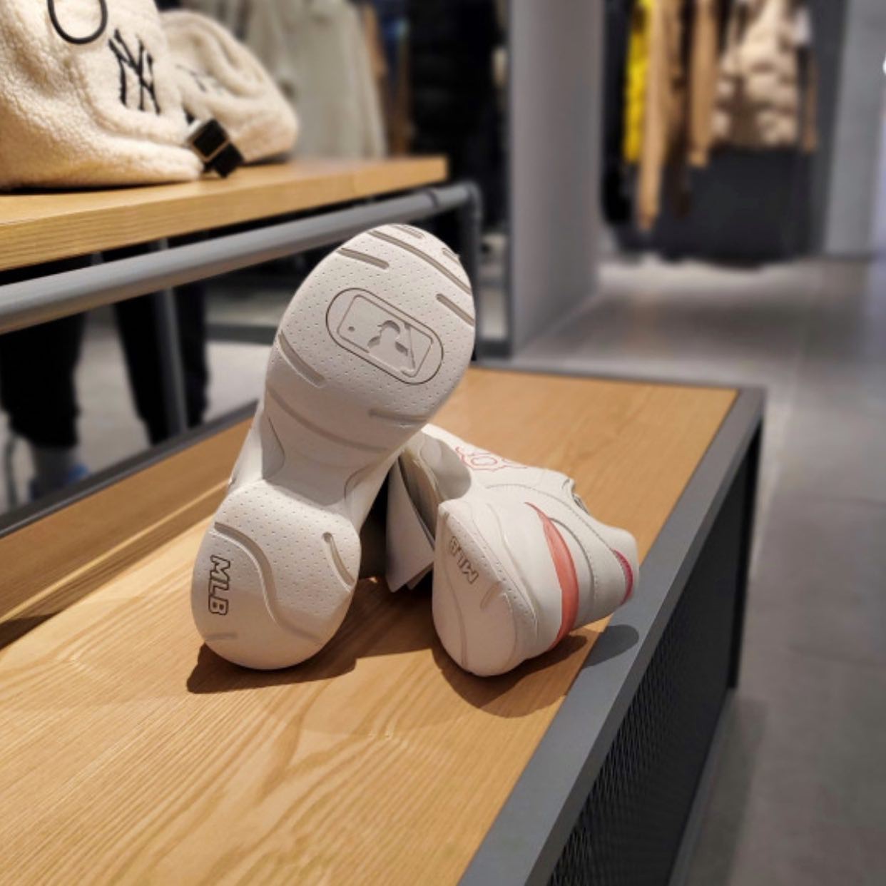 Giày MLB Big Ball Chunky Cookie Boston Red Sox 'White' 32SHCC111-43P - Ảnh 4