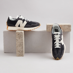 Alternative view of Giày New Balance 327 'Black Phantom' MS327KB1