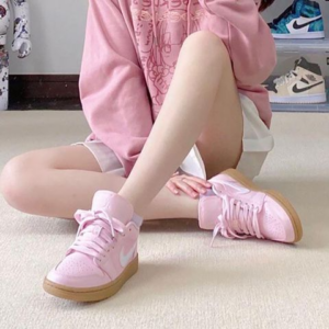 Alternative view of Giày Nike Wmns Air Jordan 1 Low 'Arctic Pink Gum' DC0774-601