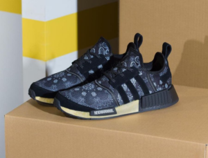 Alternative view of Giày adidas NMD R1 'Neighborhood Paisley Navy' GY4158