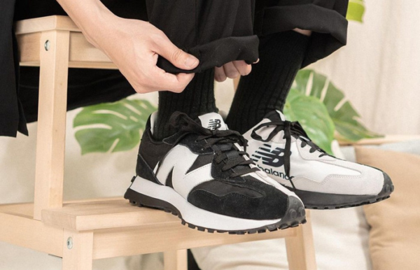 Giày New Balance Foot Locker x 327 'Collective Black' MS327BW1 - Ảnh 4