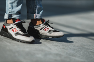 Alternative view of Giày New Balance 1530 'Grey Black' M1530VA