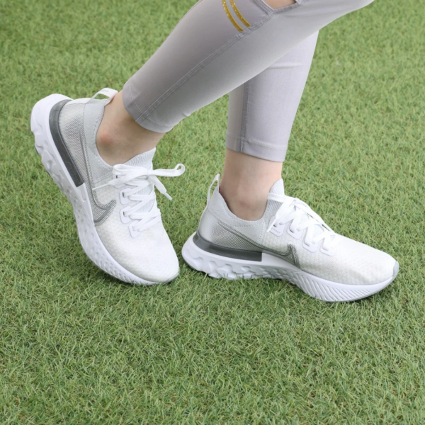 Giày Nike Wmns React Infinity Run Flyknit 'White Metallic Silver' CD4372-101 - Ảnh 2