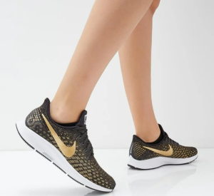 Alternative view of Giày Nike Wmns Air Zoom Pegasus 35 'Metallic Gold' 942855-007