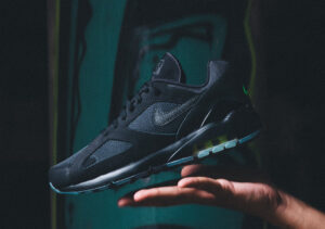 Alternative view of Giày Nike Air Max 180 'Night Ops' AQ6104-001