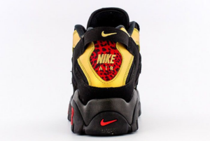 Alternative view of Giày Nike Air Barrage Mid Black Metallic Gold CT1573-700