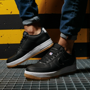 Alternative view of Giày Nike NBA x Air Force 1 07 LV8 Black Wolf Grey CT2298-001