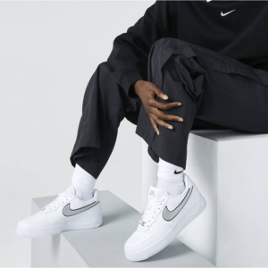 Giay Nike Wmns Air Force 1 '07 Essential 'White Metallic Silver' DD1523-100