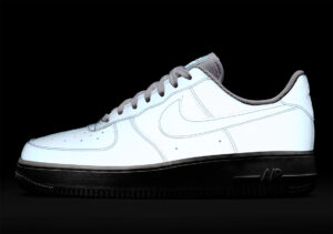 Alternative view of Giày Nike Wmns Air Force 1 '07 'Reflective' DC2062-100