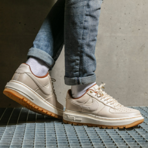 Giay Nike Air Force 1 Luxe 'Pecan' DB4109-200