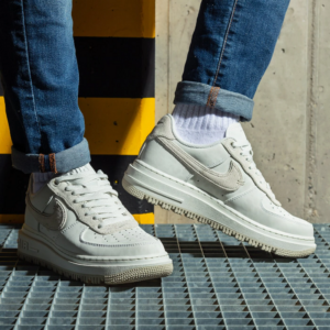 Giay Nike Air Force 1 Luxe 'Triple White' DD9605-100