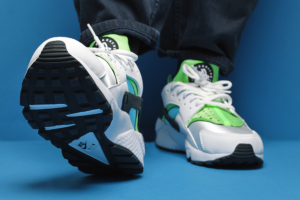 Alternative view of Giày Nike Air Huarache Run White Clearwater Flash Lime 634835-100
