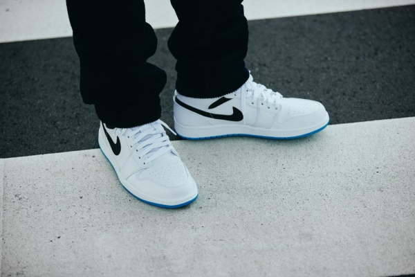 Giày Nike Air Jordan 1 Mid 'Laser Blue' 554724-141 - Ảnh 10