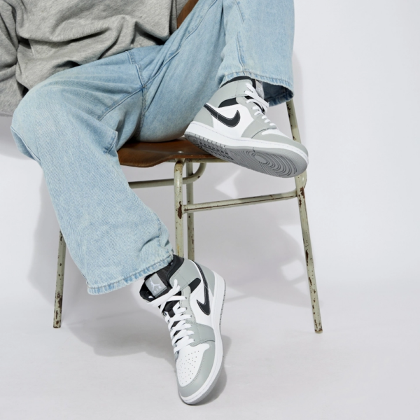 Giày Nike Air Jordan 1 Mid 'Light Smoke Grey' 554725-078 - Ảnh 3