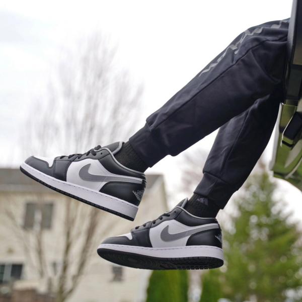 Giày Nike Air Jordan 1 Low GS 'Black Medium Grey' 553560-040 - Ảnh 6