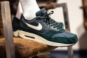 Alternative view of Giày Nike Air Max 1 'Outdoor Green' AH8145-303