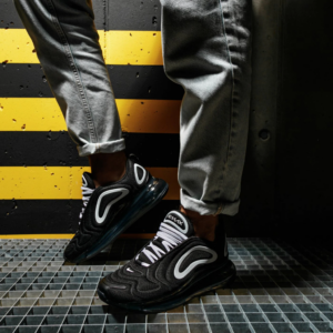 Alternative view of Giày Nike Air Max 720 'Oreo' CJ0585-003