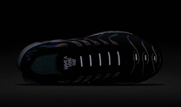 Giày Nike Air Max Plus GS 'Have A Nike Day' BQ7224-001 - Ảnh 4