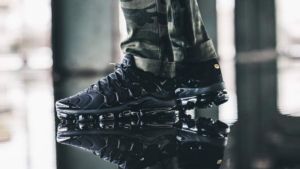 Giay Nike Air VaporMax Plus SE 'Black' DH1063-001