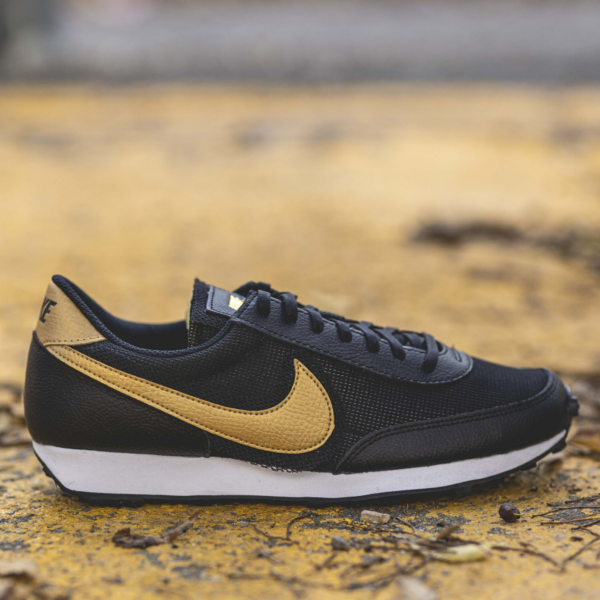 Giày Nike Wmns Daybreak 'Black Metallic Gold' DC9213-001 - Ảnh 3