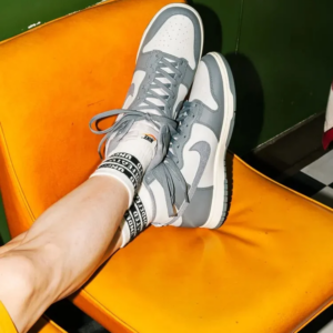 Alternative view of Giày Nike Dunk High Vintage 'Light Bone Grey' DM0582-001