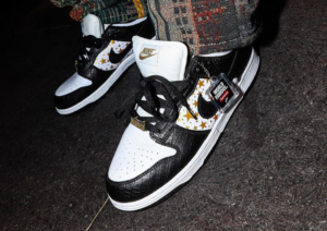 Alternative view of Giày Nike Supreme x Dunk Low OG SB QS 'Black' DH3228-102