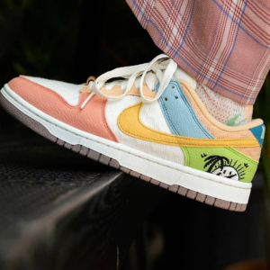 Giay Nike Dunk Low SE 'Sun Club' DQ0265-100