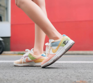 Giay Nike Dunk Low SE 'Sun Club' DQ0265-100