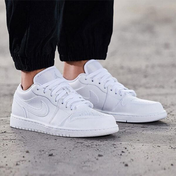 Giày Nike Air Jordan 1 Low 'Triple White' 553558-130 - Ảnh 2