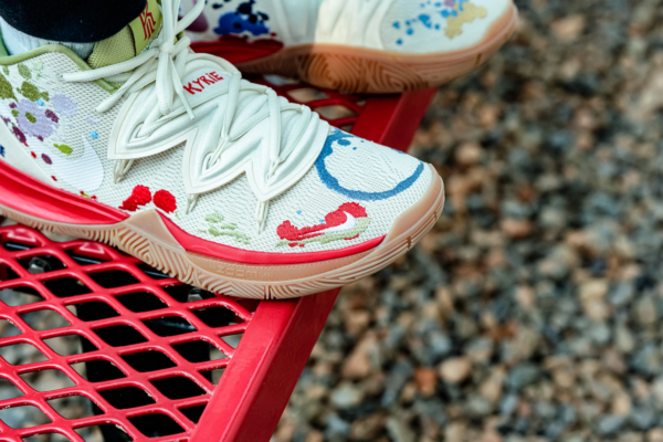 Giày Nike Bandulu x Kyrie 5 'Embroidered Splatters' CK5836-100 - Ảnh 5