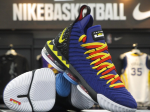 Alternative view of Giày Nike LeBron 16 'Martin' CI1520-500